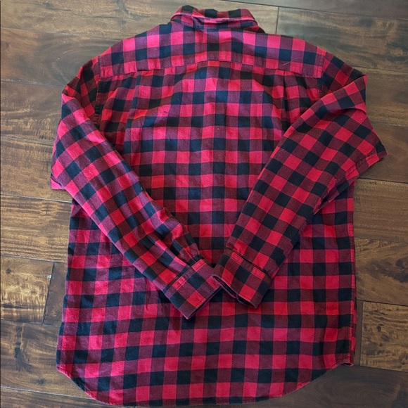 Uniqlo | Red and Black Plaid Button-Up flannel Shirt - Picture 8 of 11